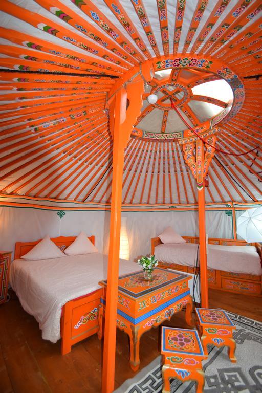 Yourte Nomade-Lodge Les Ecrennes Exteriér fotografie