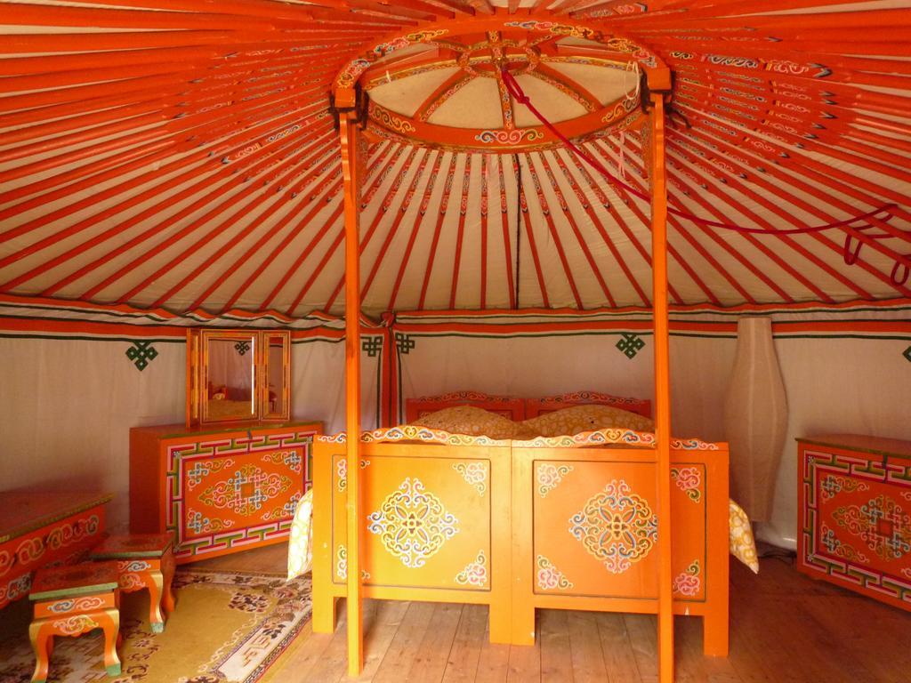 Yourte Nomade-Lodge Les Ecrennes Exteriér fotografie