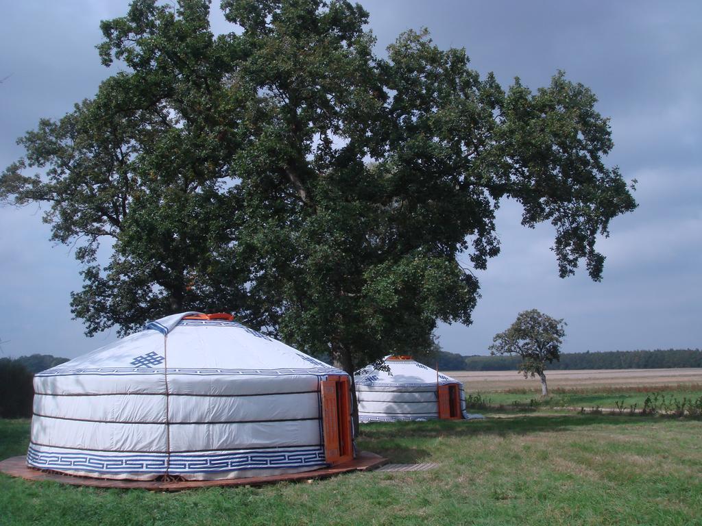 Yourte Nomade-Lodge Les Ecrennes Exteriér fotografie