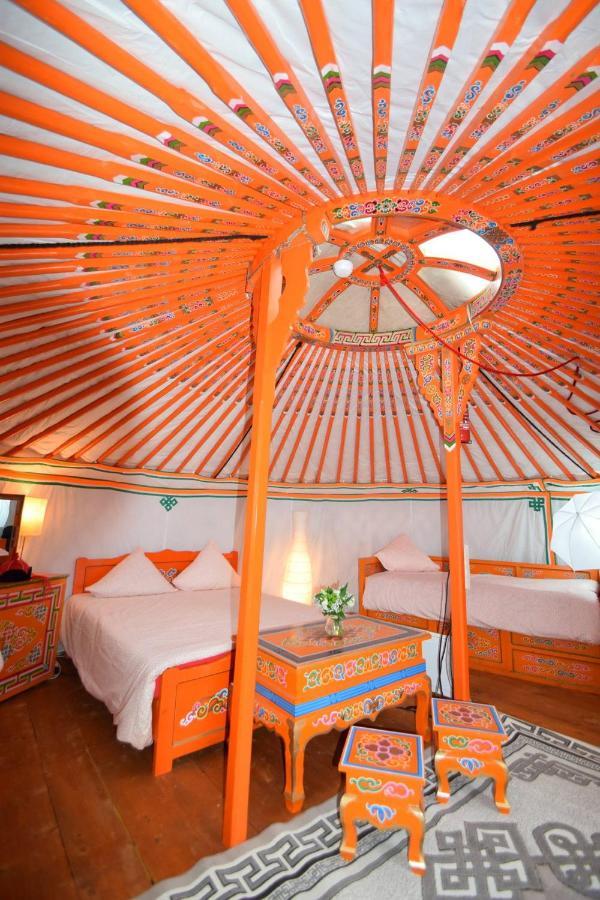 Yourte Nomade-Lodge Les Ecrennes Exteriér fotografie